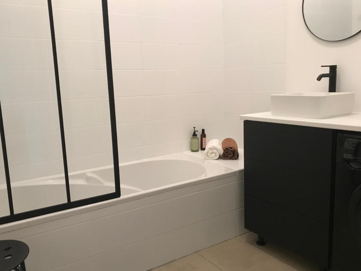 Nimes , Appartement Renove Dans Immeuble Classe. Екстериор снимка
