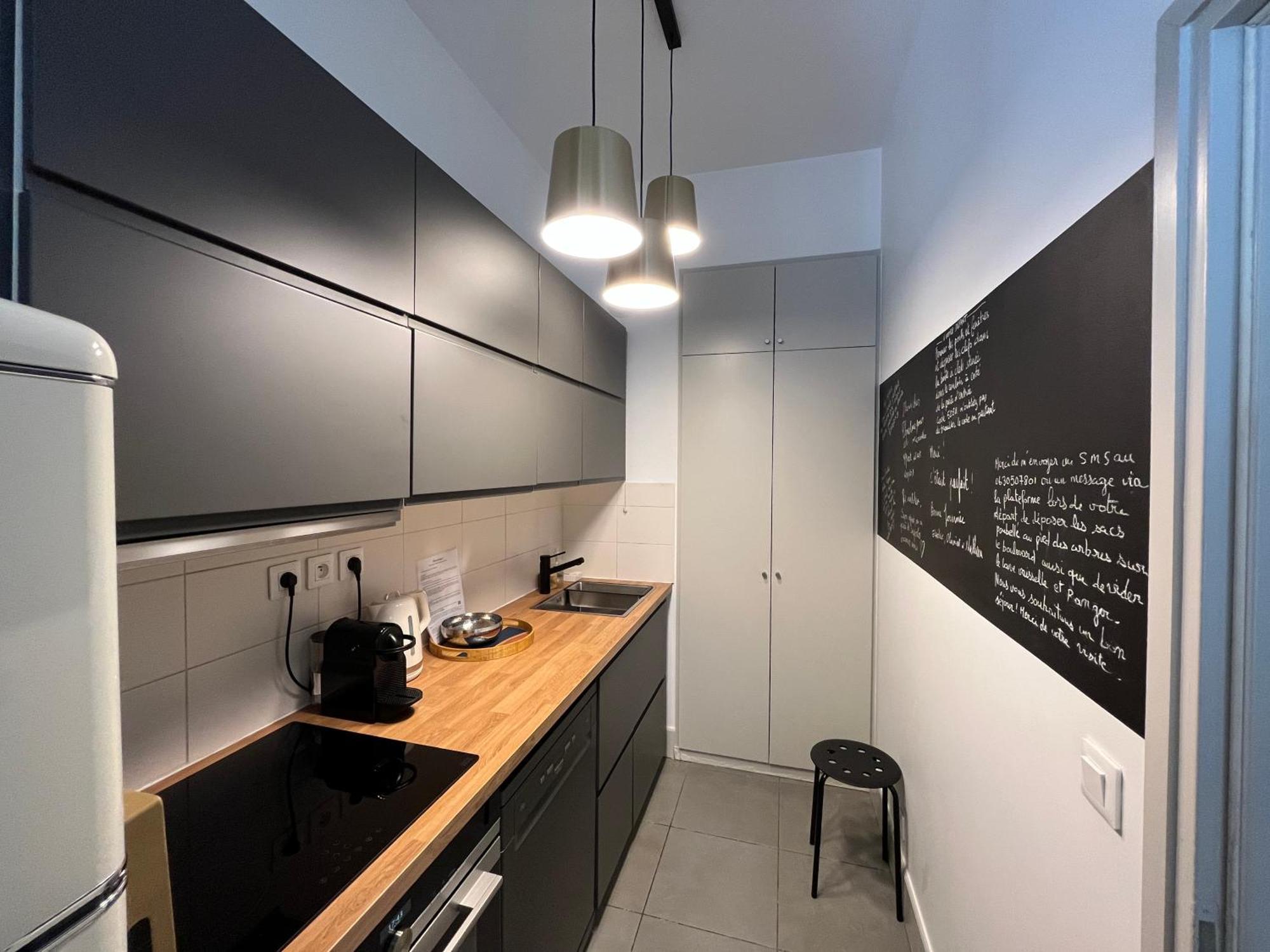 Nimes , Appartement Renove Dans Immeuble Classe. Екстериор снимка