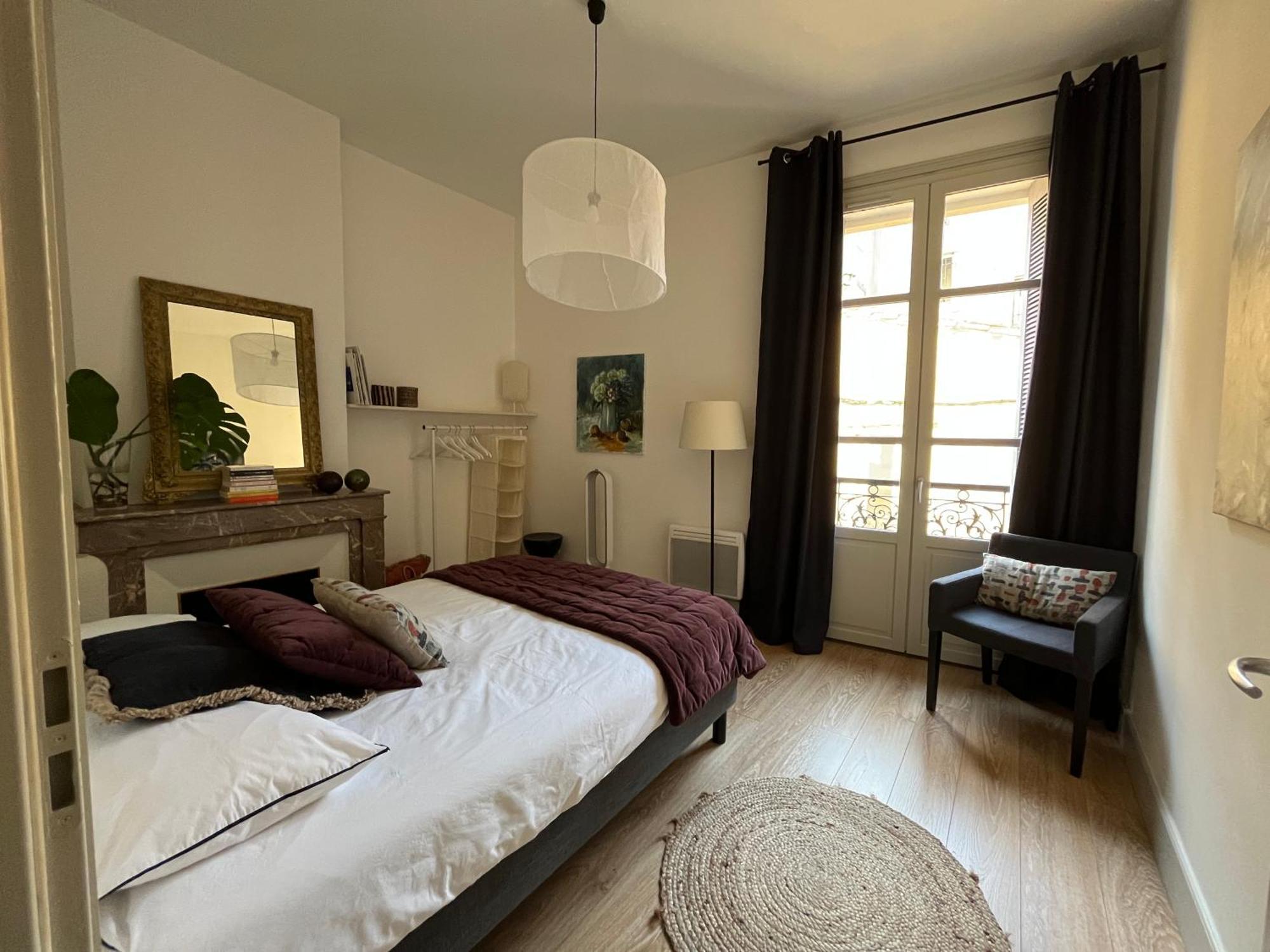 Nimes , Appartement Renove Dans Immeuble Classe. Екстериор снимка