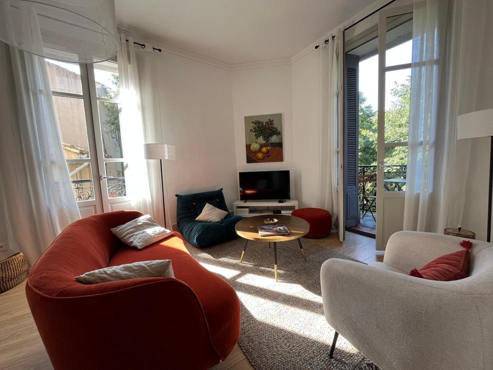Nimes , Appartement Renove Dans Immeuble Classe. Екстериор снимка