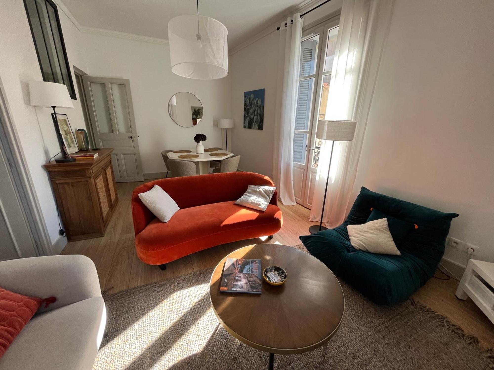 Nimes , Appartement Renove Dans Immeuble Classe. Екстериор снимка