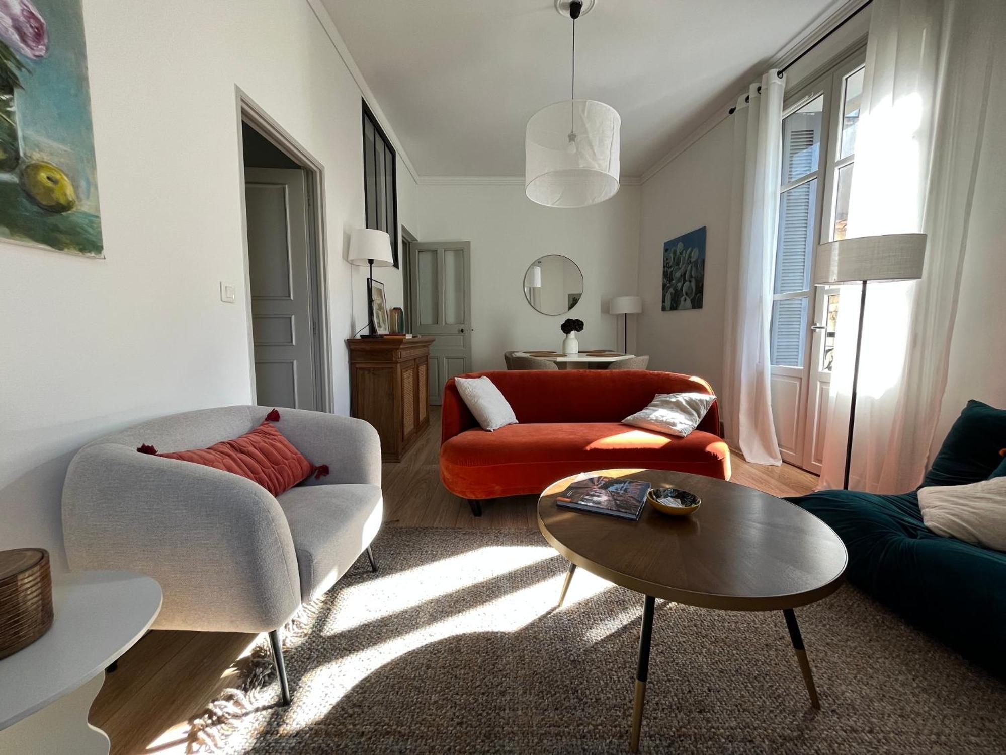 Nimes , Appartement Renove Dans Immeuble Classe. Екстериор снимка