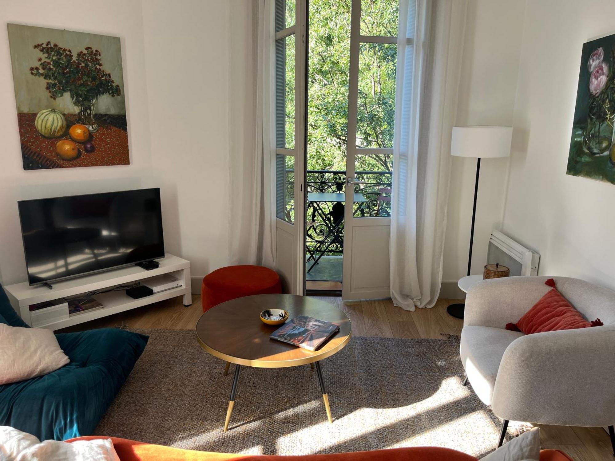 Nimes , Appartement Renove Dans Immeuble Classe. Екстериор снимка