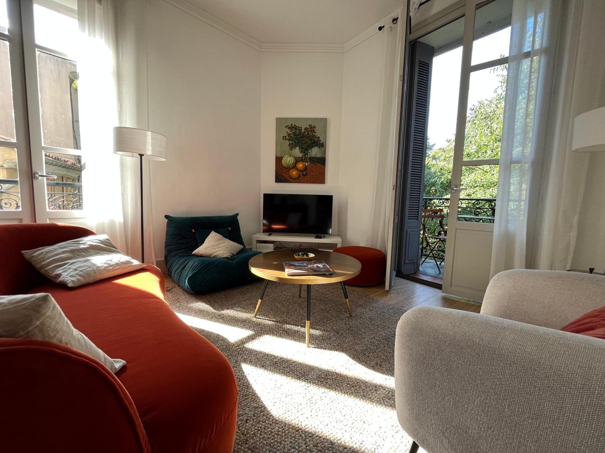 Nimes , Appartement Renove Dans Immeuble Classe. Екстериор снимка