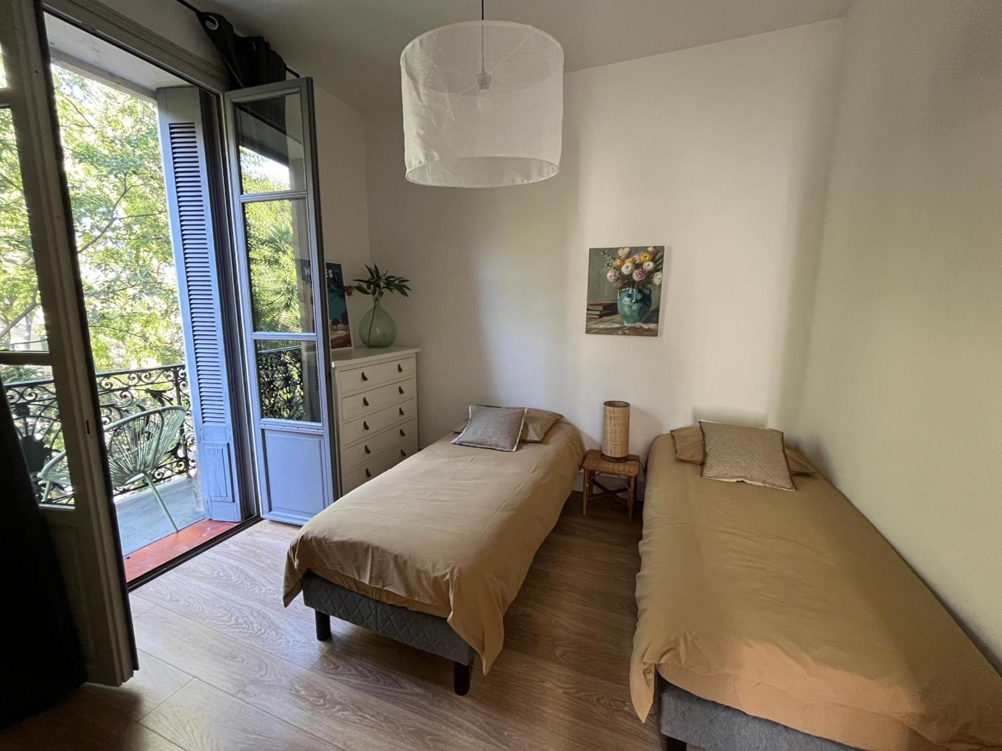 Nimes , Appartement Renove Dans Immeuble Classe. Екстериор снимка