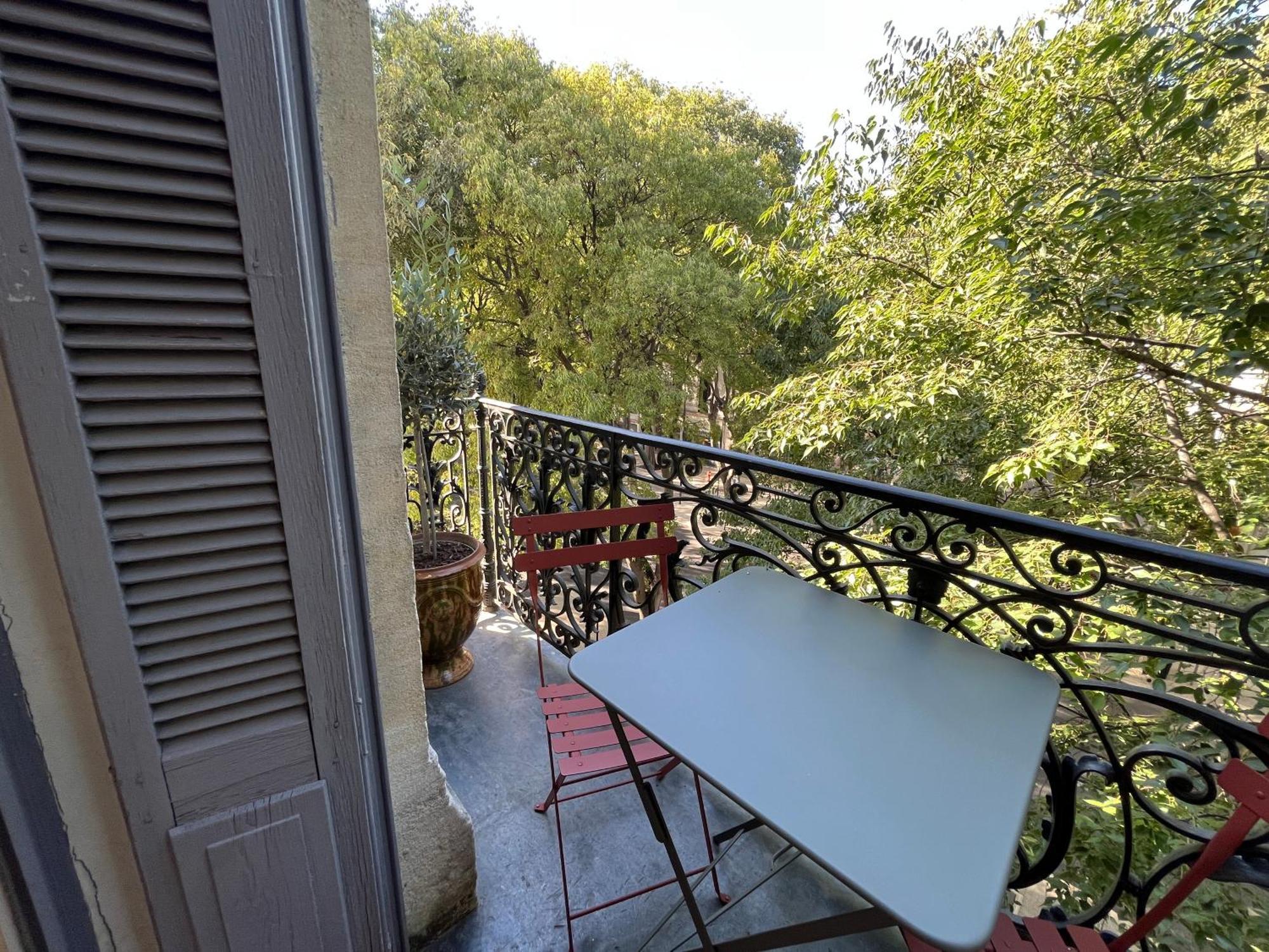 Nimes , Appartement Renove Dans Immeuble Classe. Екстериор снимка