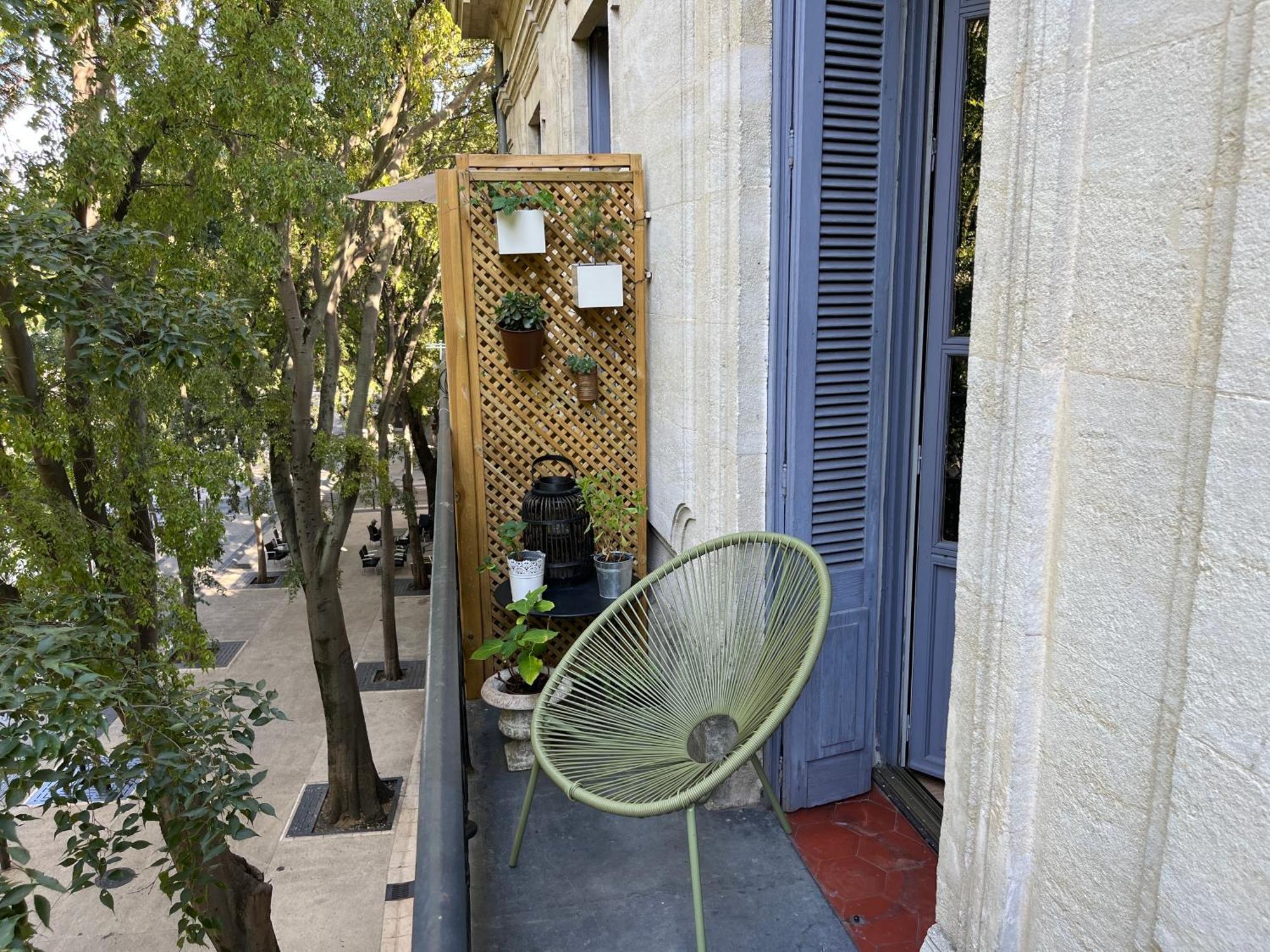 Nimes , Appartement Renove Dans Immeuble Classe. Екстериор снимка