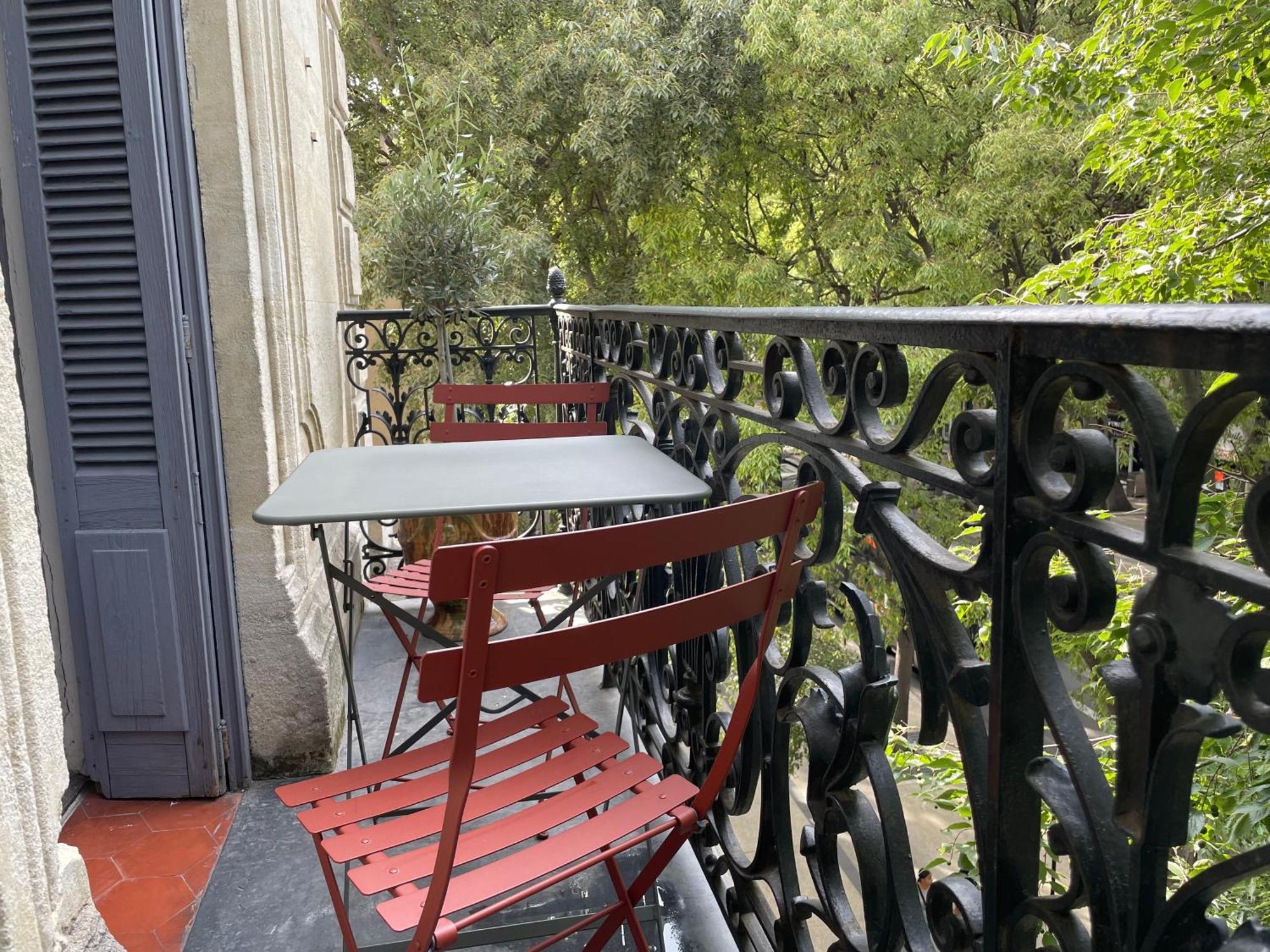 Nimes , Appartement Renove Dans Immeuble Classe. Екстериор снимка