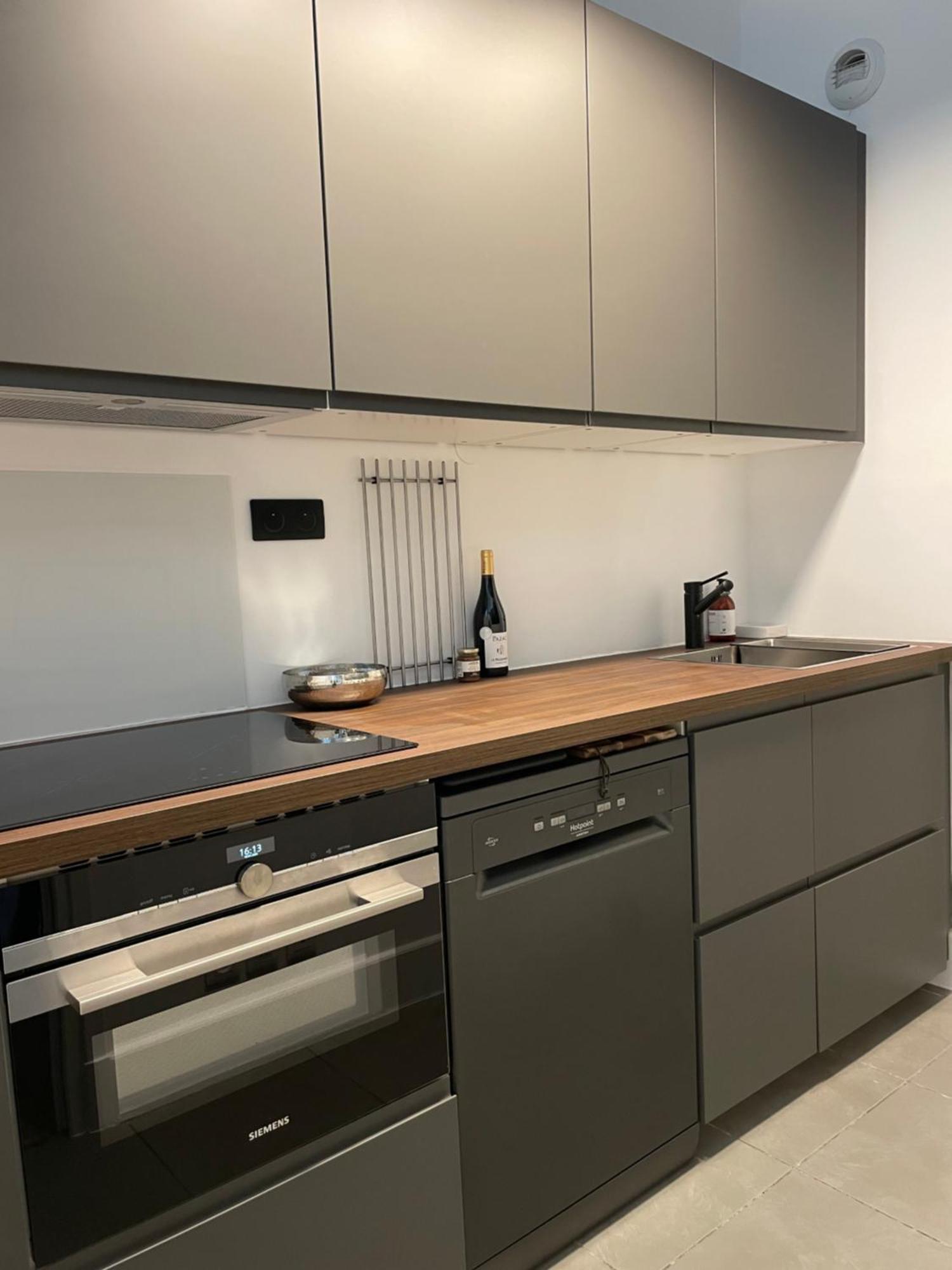 Nimes , Appartement Renove Dans Immeuble Classe. Екстериор снимка